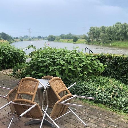 Villa Thuiskomen, Genieten Aan Het Water Maaseik Exterior foto