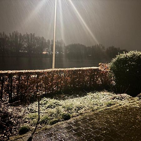 Villa Thuiskomen, Genieten Aan Het Water Maaseik Exterior foto