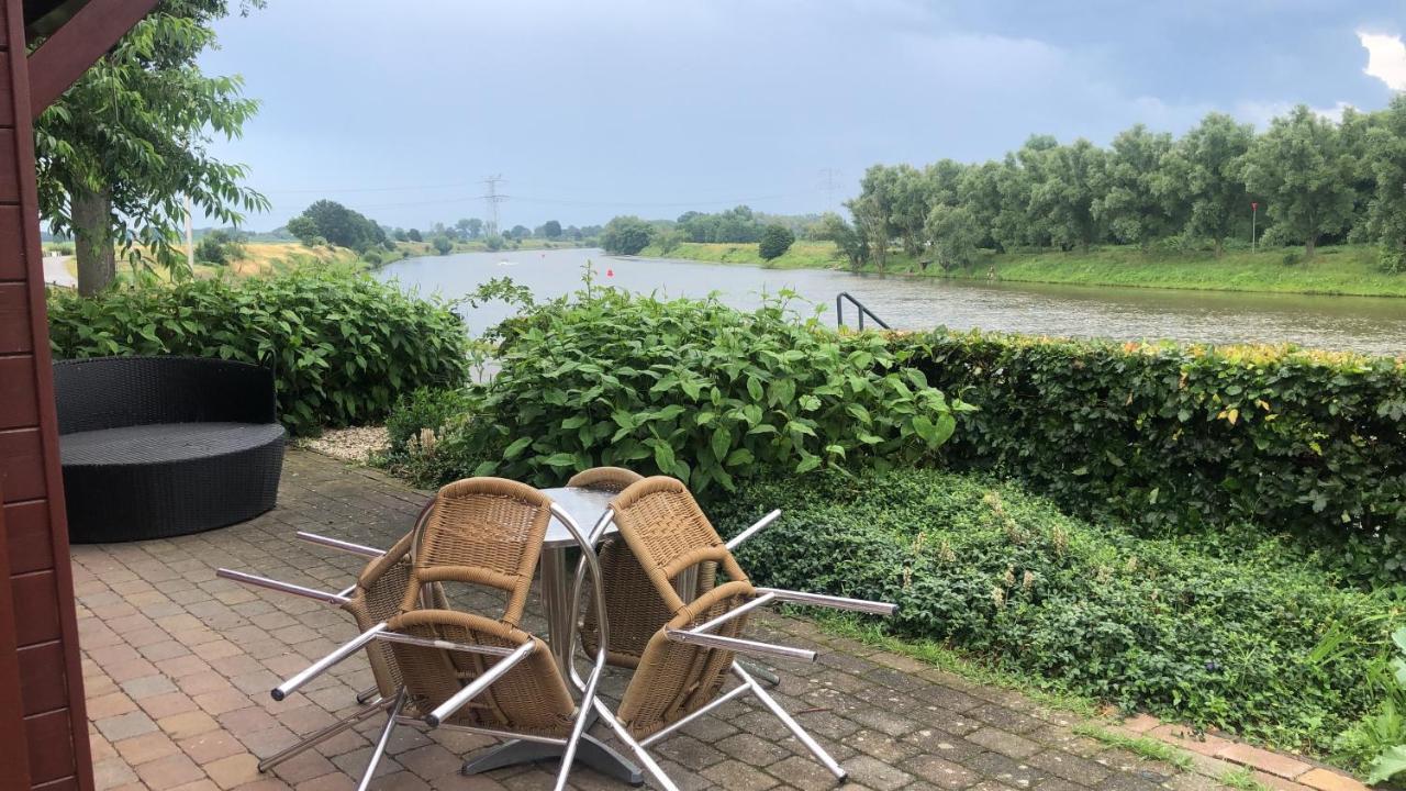 Villa Thuiskomen, Genieten Aan Het Water Maaseik Exterior foto