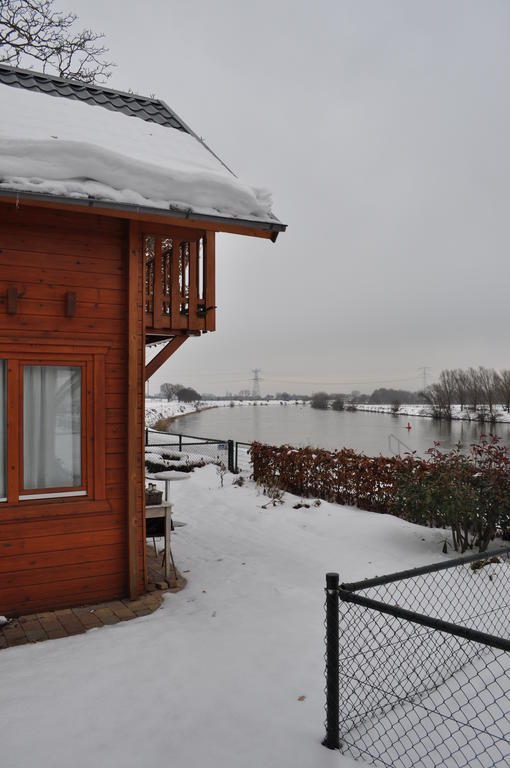 Villa Thuiskomen, Genieten Aan Het Water Maaseik Zimmer foto