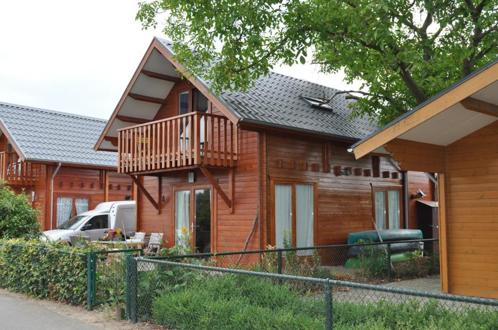 Villa Thuiskomen, Genieten Aan Het Water Maaseik Exterior foto